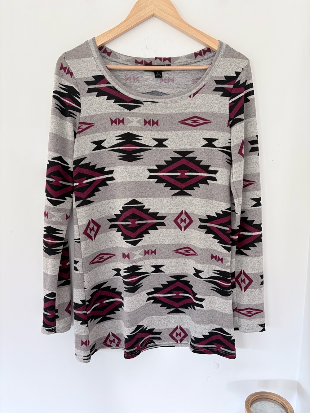 LIVING DOLL L Southwest Geo Design LS Top Gray Burgundy Black Lightweight Knit